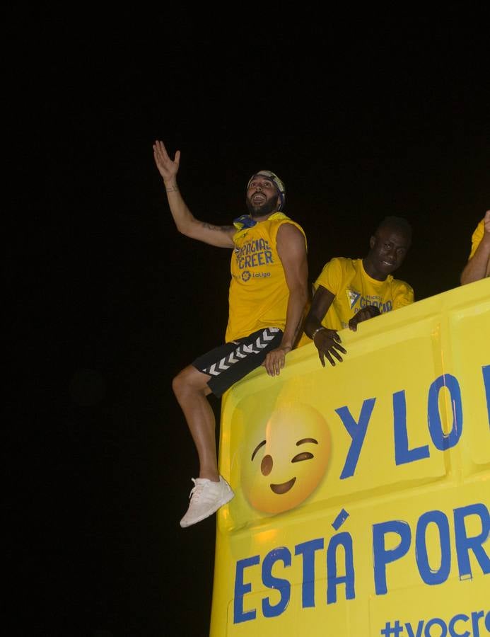 El Cádiz se da un baño de masas y visita el Ayuntamiento