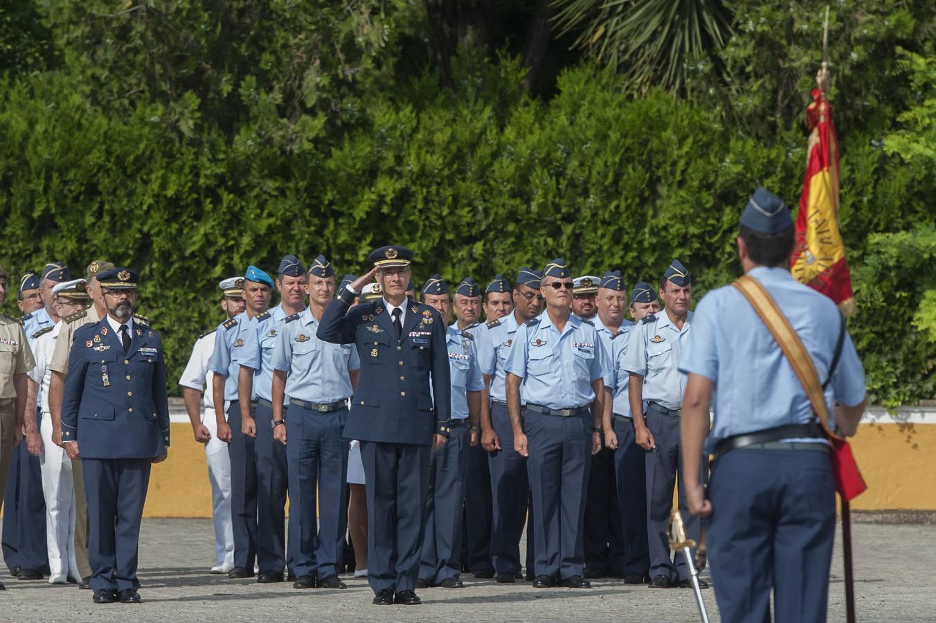 Acto de relevo en el mando del Acuartelamiento de Tablada