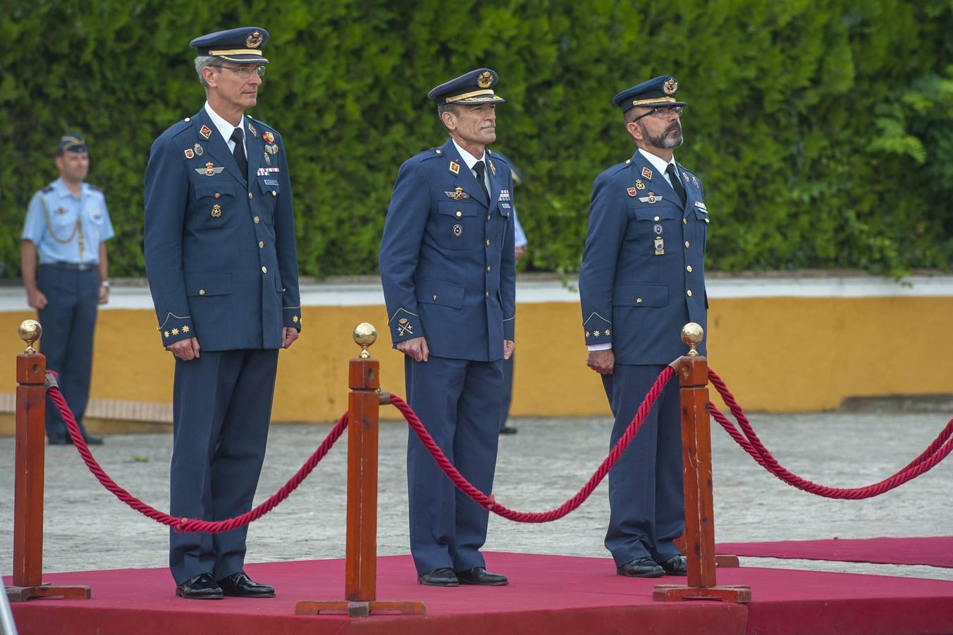 Acto de relevo en el mando del Acuartelamiento de Tablada