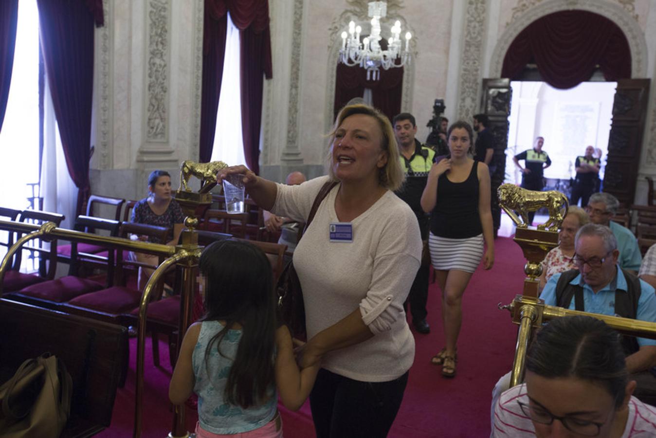 FOTOS: Las imágenes del Pleno de este viernes en el Ayuntamiento de Cádiz