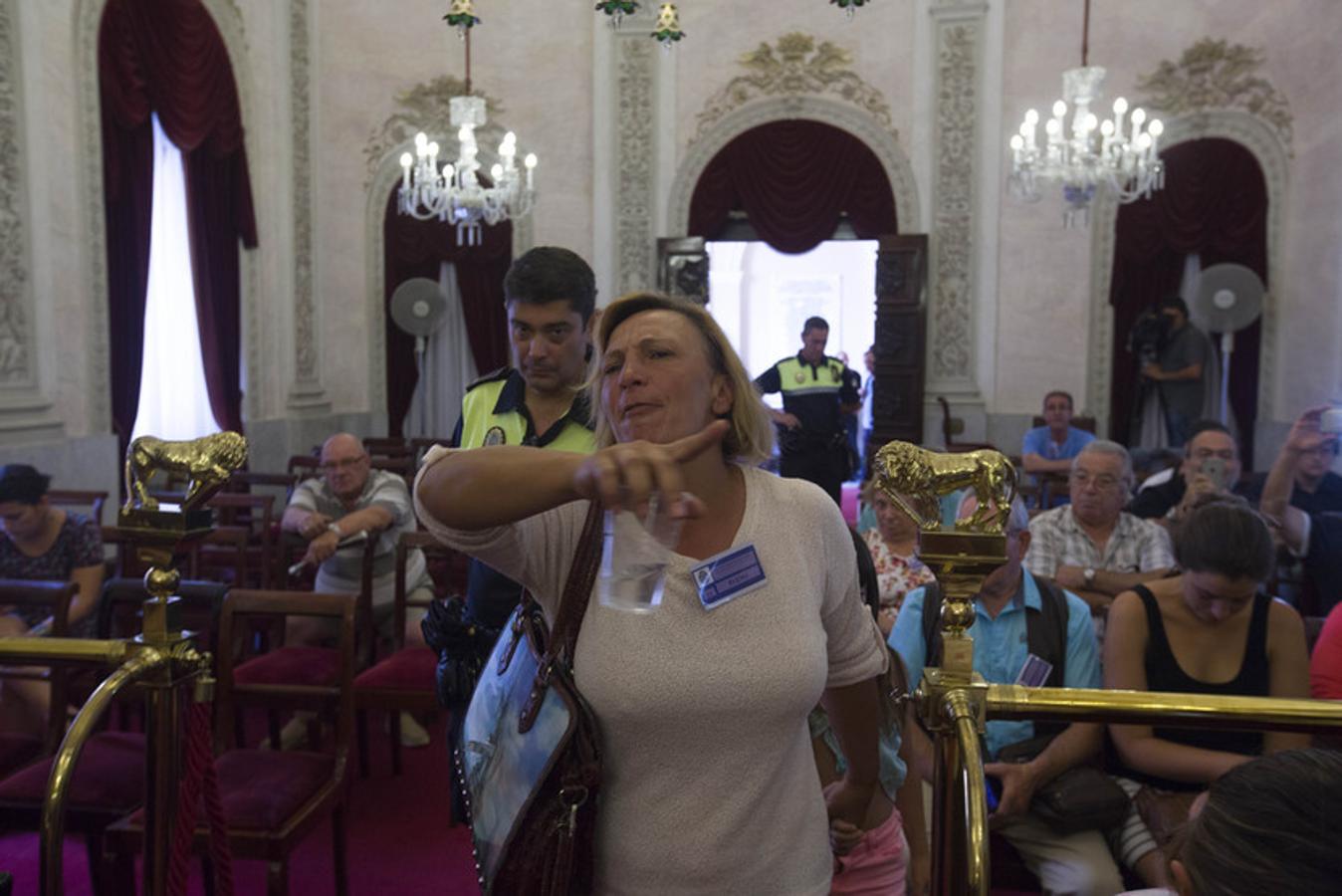 FOTOS: Las imágenes del Pleno de este viernes en el Ayuntamiento de Cádiz