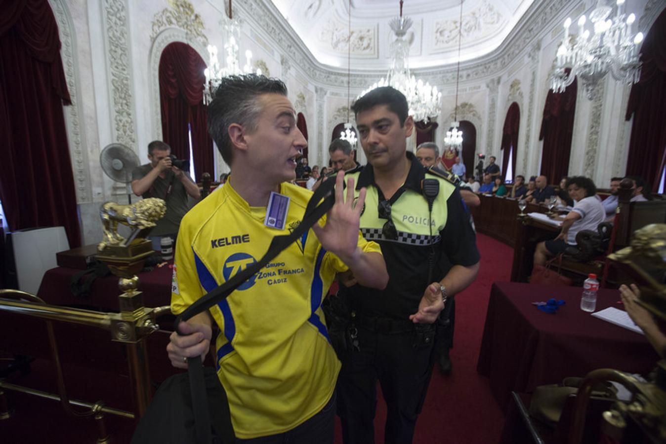 FOTOS: Las imágenes del Pleno de este viernes en el Ayuntamiento de Cádiz