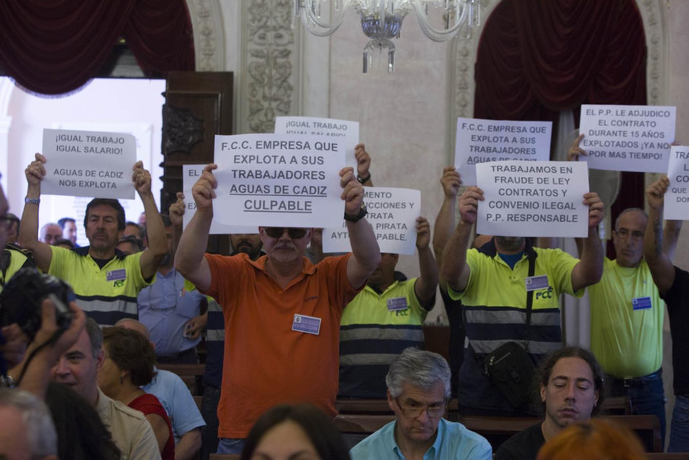 FOTOS: Las imágenes del Pleno de este viernes en el Ayuntamiento de Cádiz