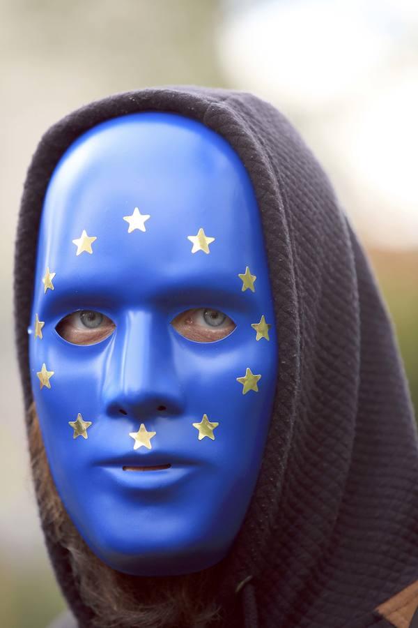 Miles de personas se manifiestan contra el Brexit, en imágenes