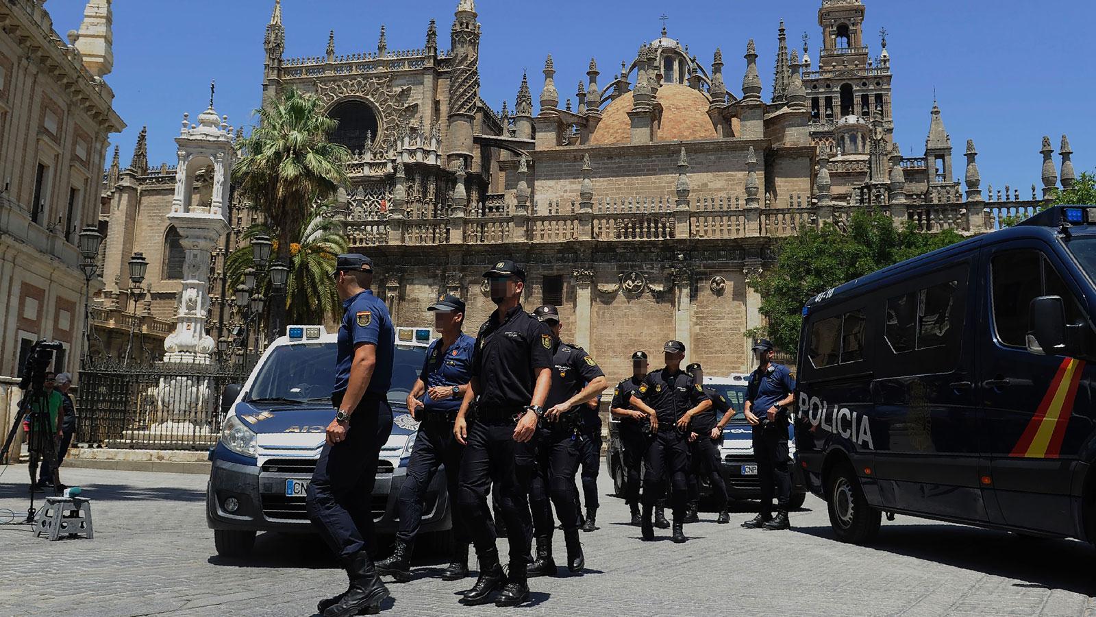 La Policía toma Sevilla ante la llegada de Barack Obama