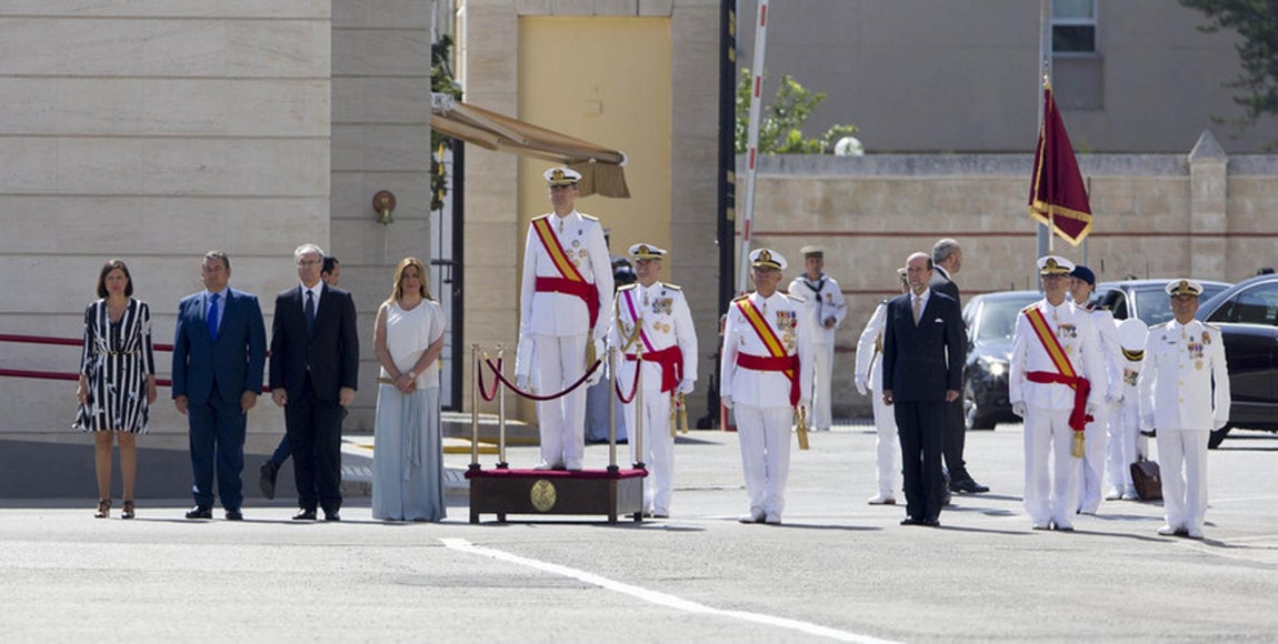 Felipe VI entrega en San Fernando los Reales Despachos