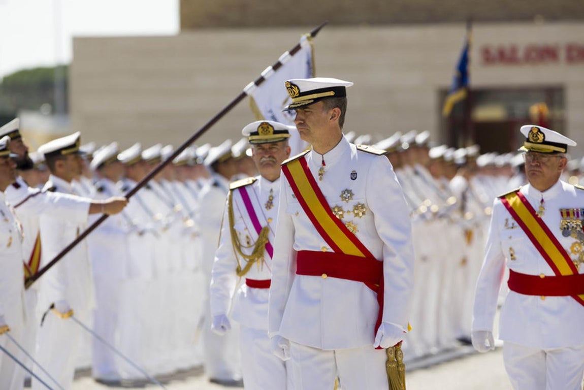 Felipe VI entrega en San Fernando los Reales Despachos