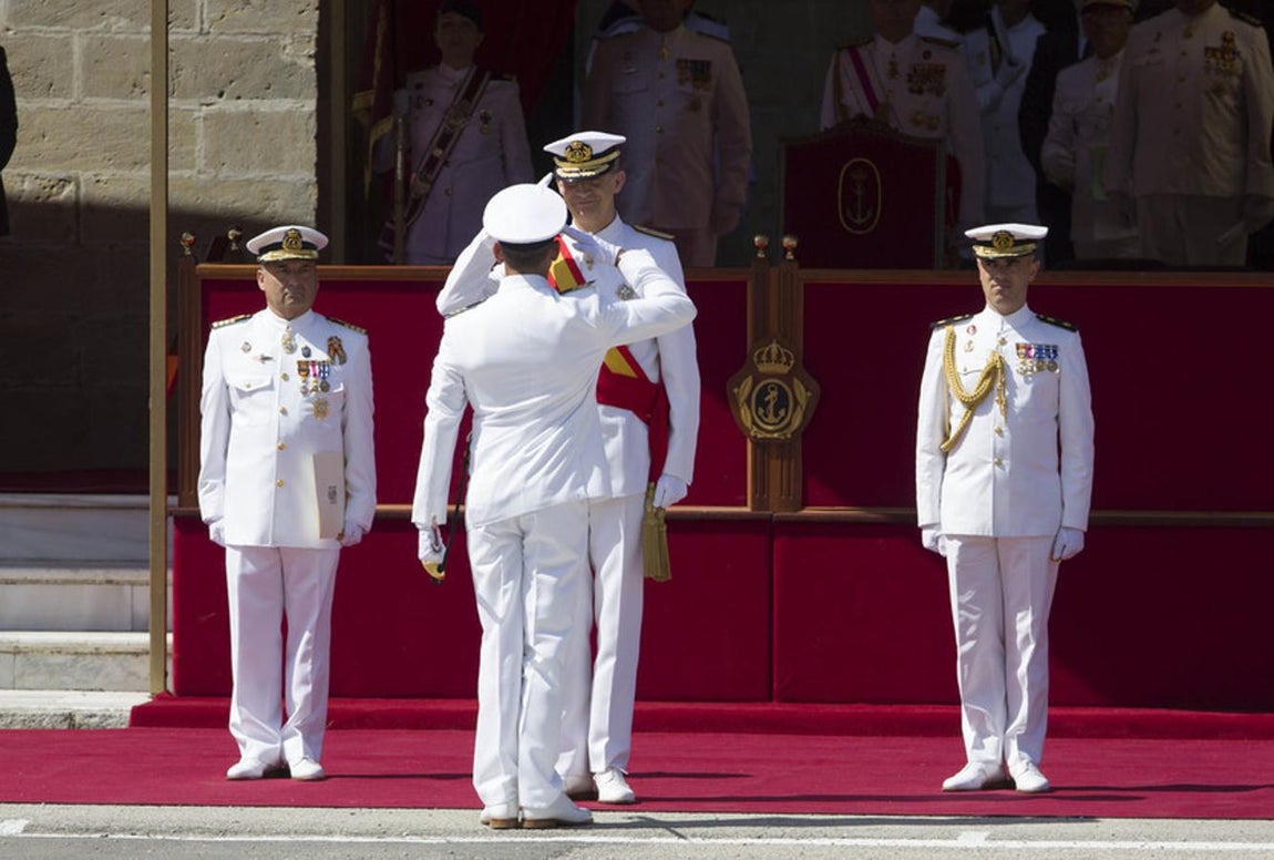 Felipe VI entrega en San Fernando los Reales Despachos