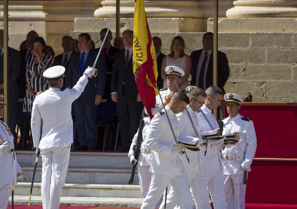 Felipe VI entrega en San Fernando los Reales Despachos