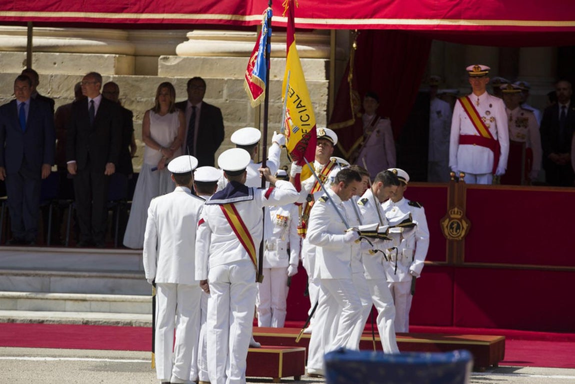 Felipe VI entrega en San Fernando los Reales Despachos