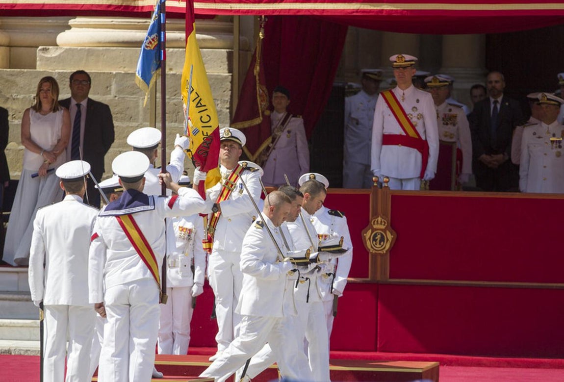 Felipe VI entrega en San Fernando los Reales Despachos