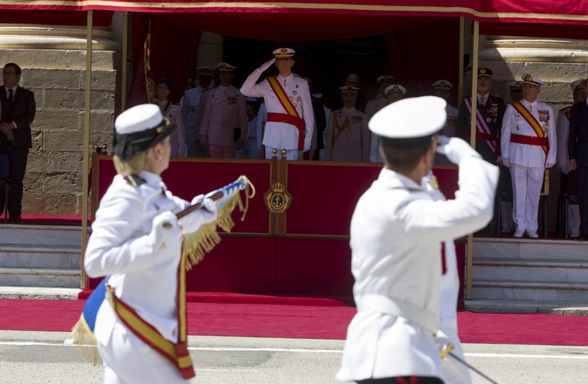 Felipe VI entrega en San Fernando los Reales Despachos