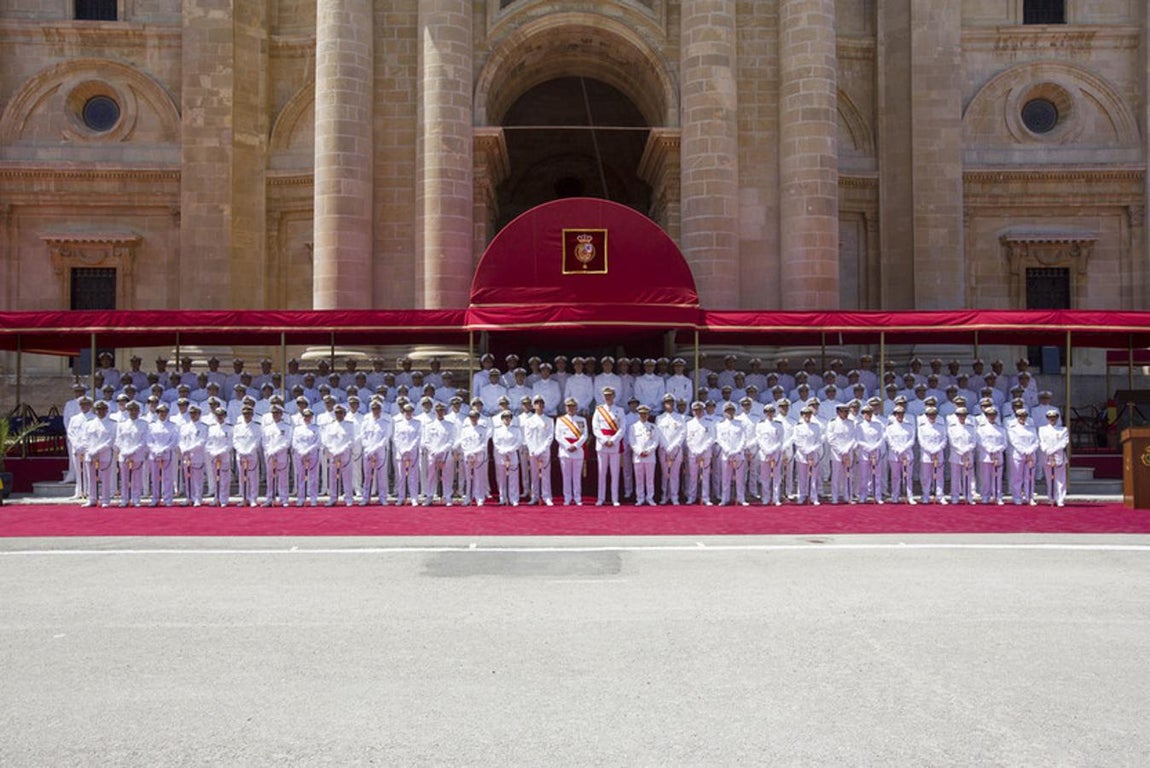 Felipe VI entrega en San Fernando los Reales Despachos