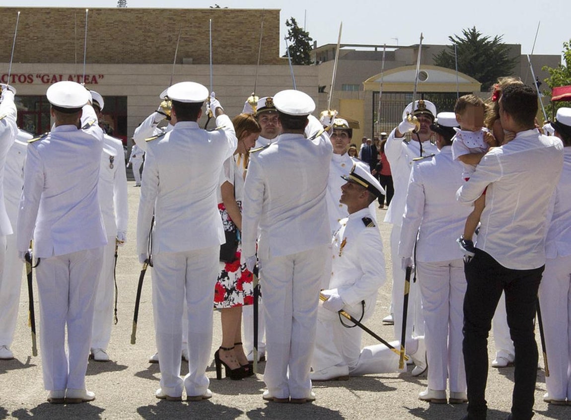 Felipe VI entrega en San Fernando los Reales Despachos