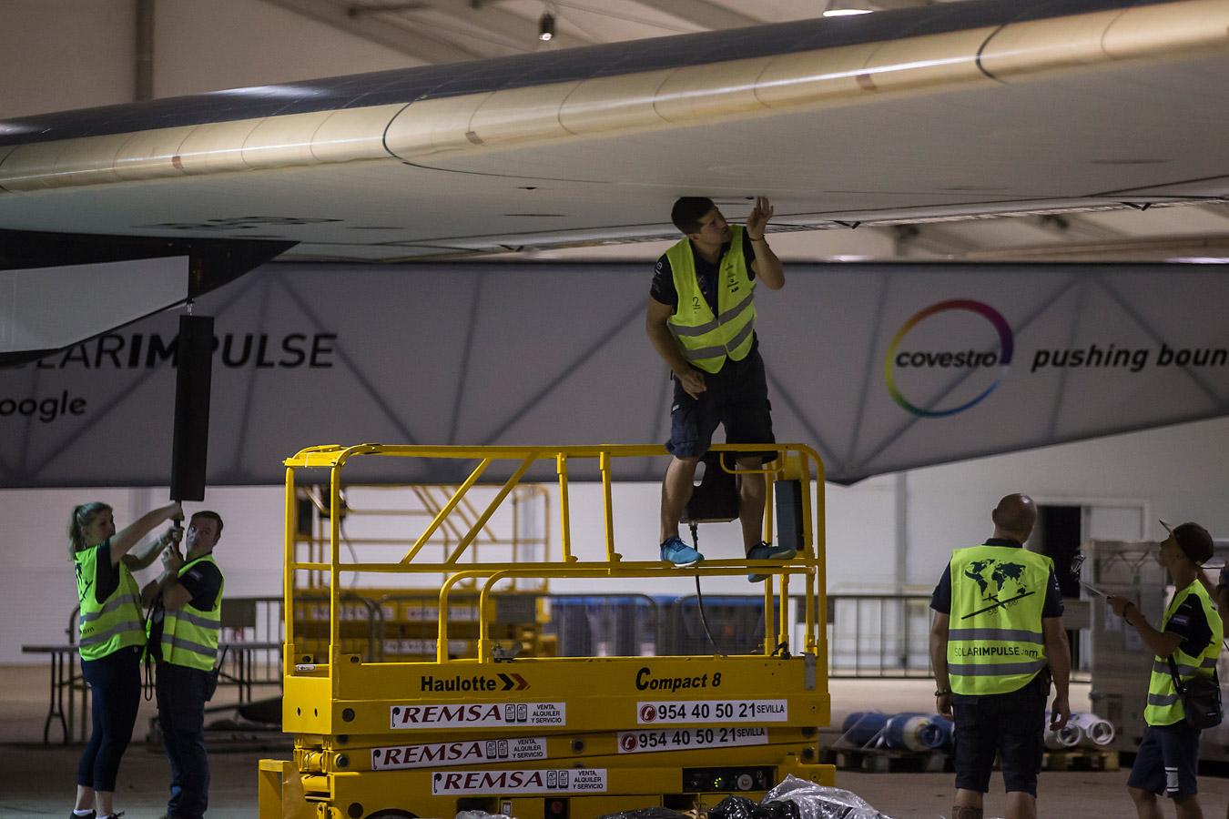 Así ha sido el despegue del Solar Impulse II del aeropuerto de Sevilla