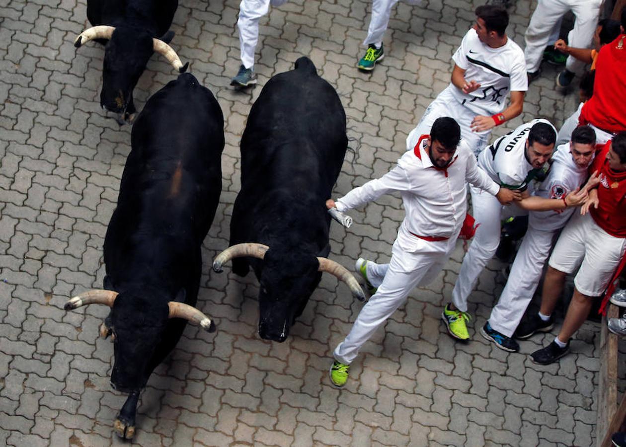 Los toros Victoriano del Río que han corrido hoy: Escudero (540 kg), Eliotropo (560 kg), Cantaor (530 kg), Desgarbado (550 kg), Jinetero (525 kg) y Casero (550 kg). 