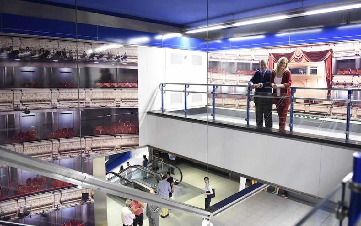 1. Imágenes del patio de butacas y del palco ambientarán la estación de metro durante cuatro años