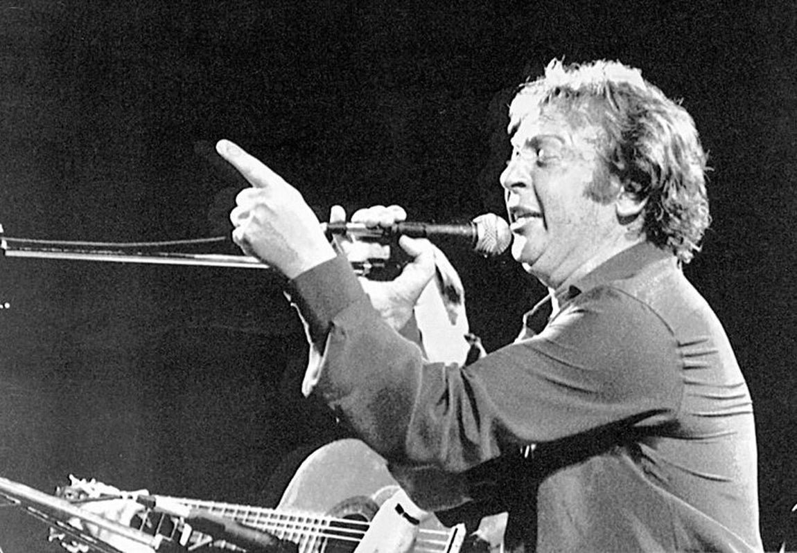 Durante una actuación en 1990