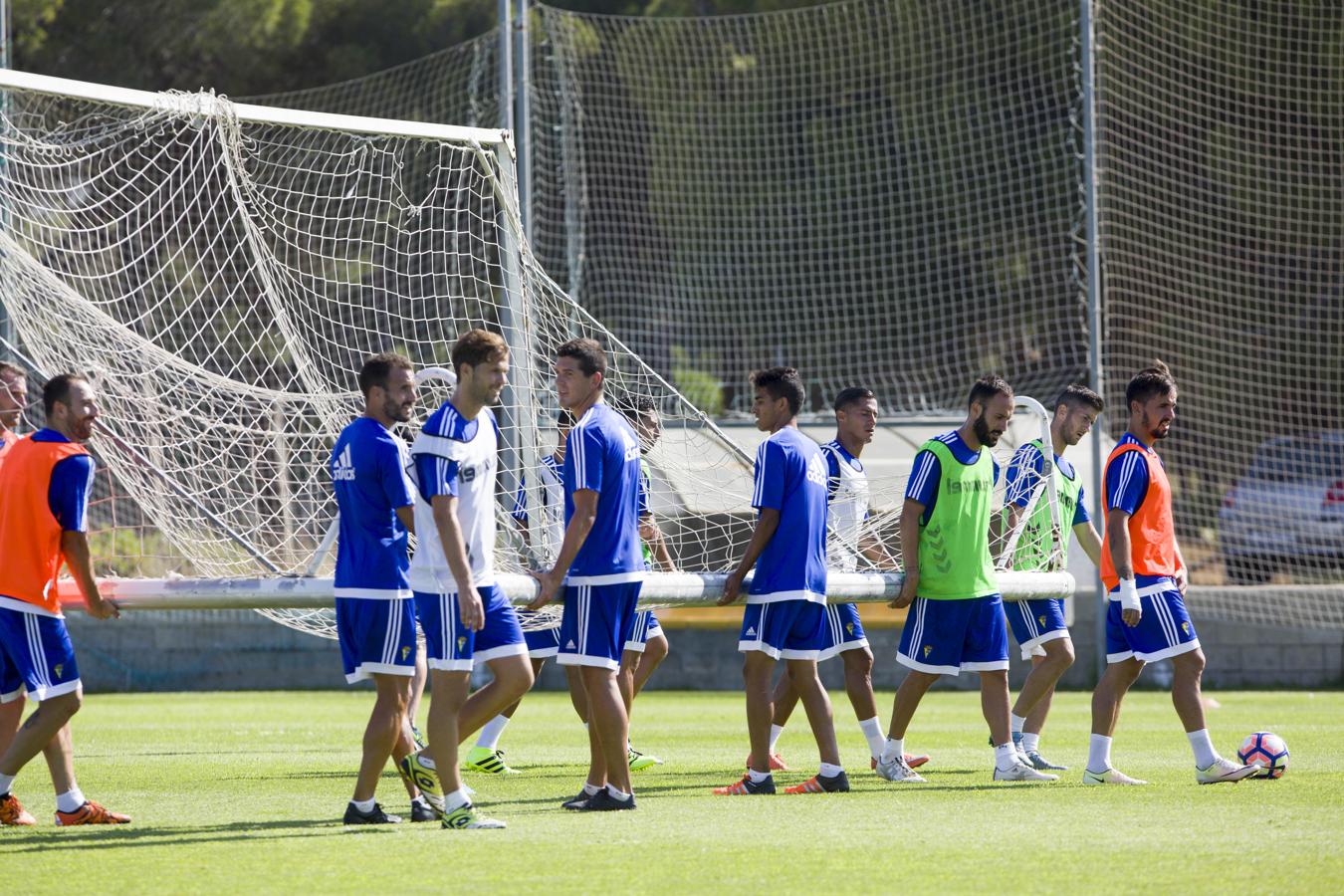 FOTOS: El Cádiz comienza su pretemporada en El Rosal