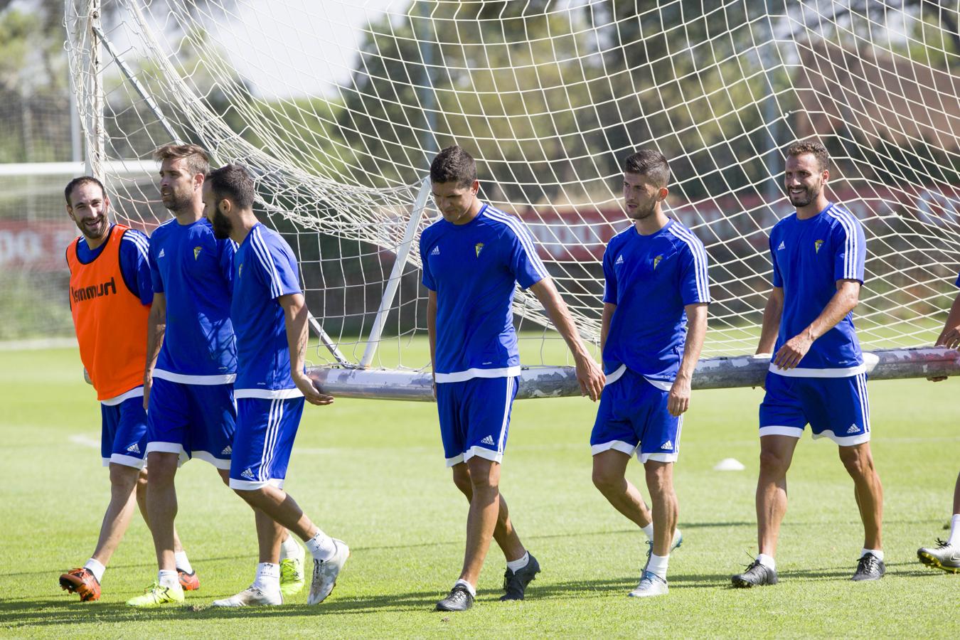 FOTOS: El Cádiz comienza su pretemporada en El Rosal