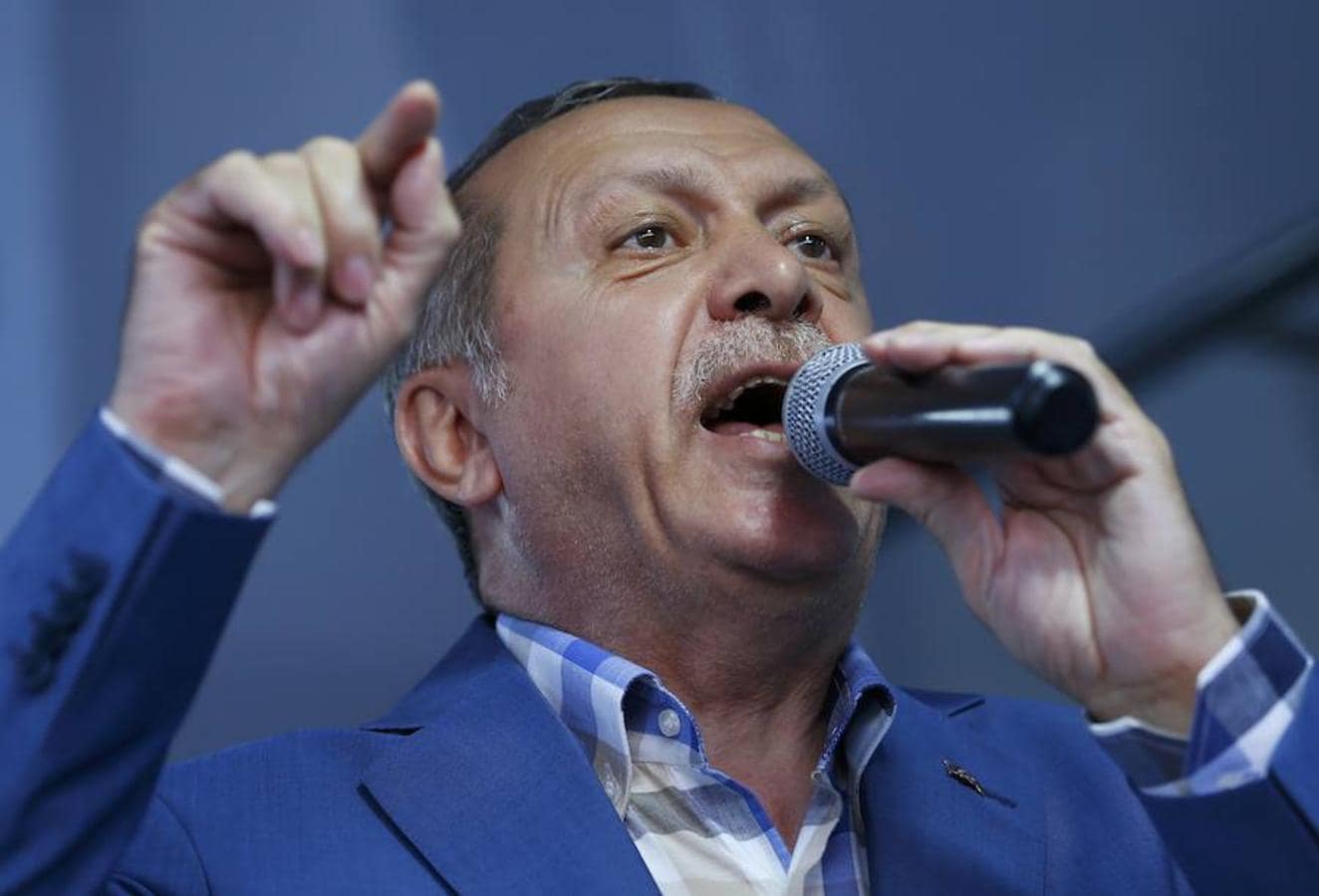 Erdogan durante su discurso: «El Parlamento discutirá la vuelta de la pena de muerte»