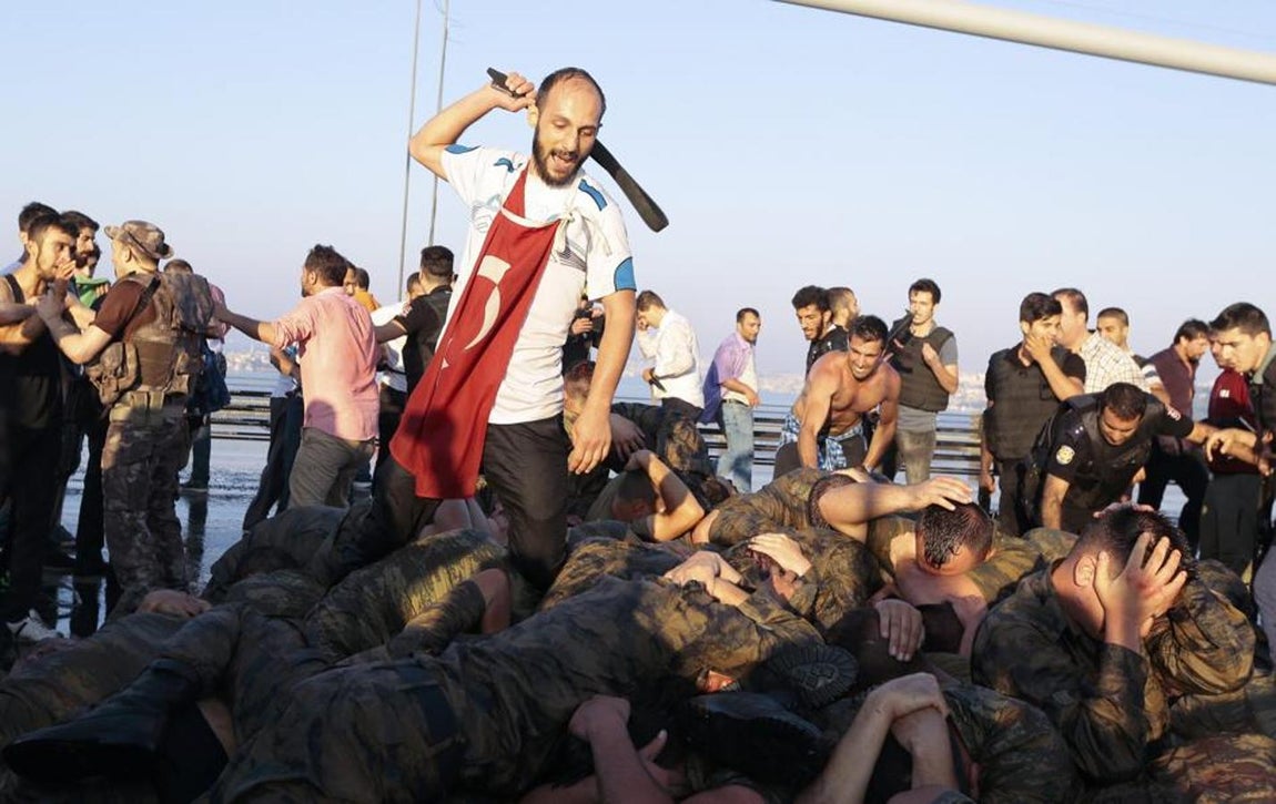 Turquía ha amanecido con escenas de celebración entre el pueblo. 