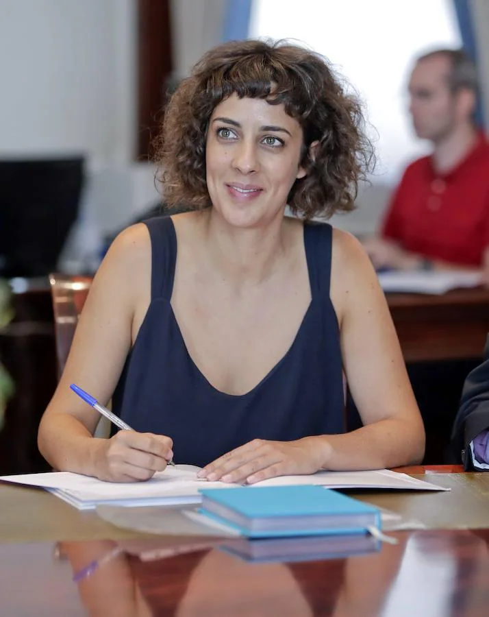 Alexandra Fernández, parlamentaria de En Marea, formalizaba ayer sus actas en el Congreso