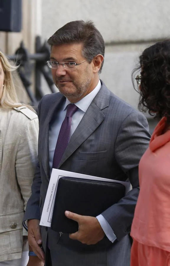 El ministro de Justicia en funciones, rafael Catalá, llega a la constitución de las Cortes