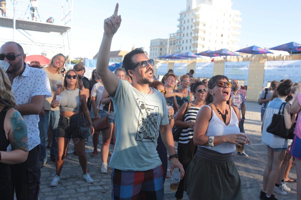 Primer día del festival No Sin Música en Cádiz, en imágenes
