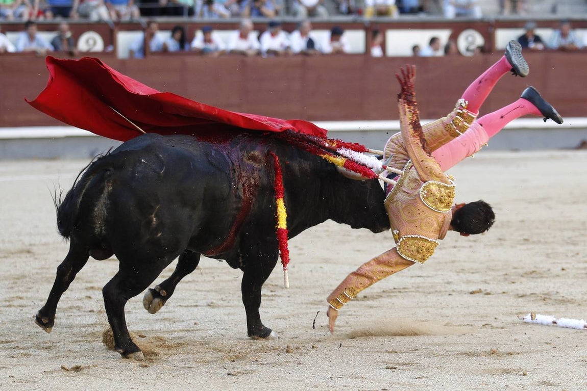 Imágenes del gravísimo triple percance de Pablo Belando en Las Ventas