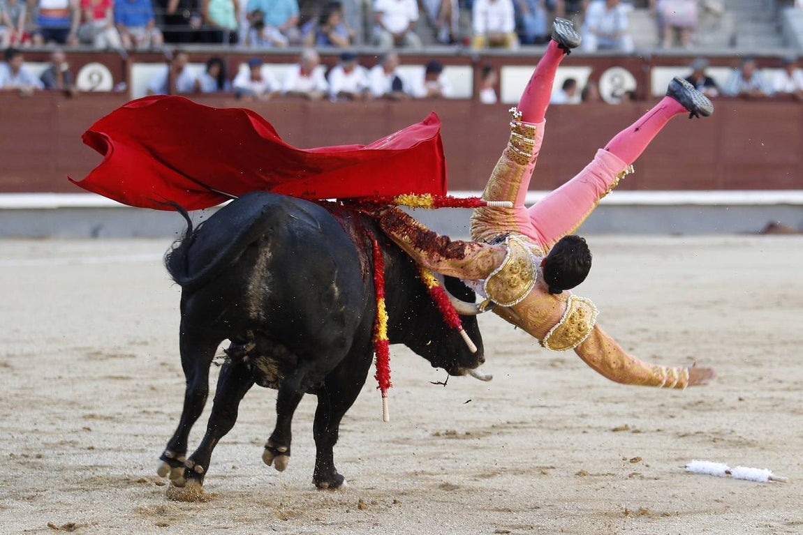Imágenes del gravísimo triple percance de Pablo Belando en Las Ventas