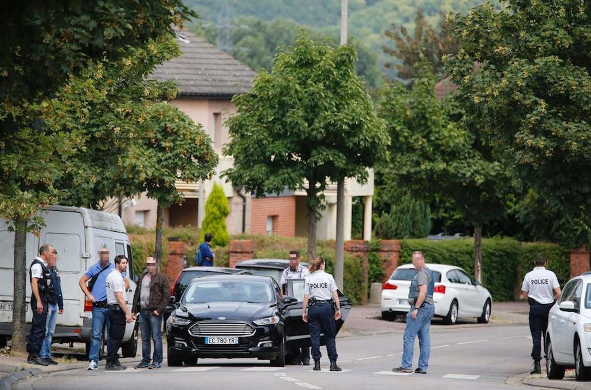 La tranquilidad se ha alterado hoy en esta pequeña localidad de Normandía. 