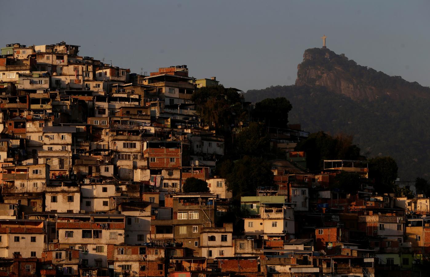 Vidas difíciles en las favelas. Primer plano de Morro da Coroa, favela carioca pertencente al Complexo de Santa Teresa