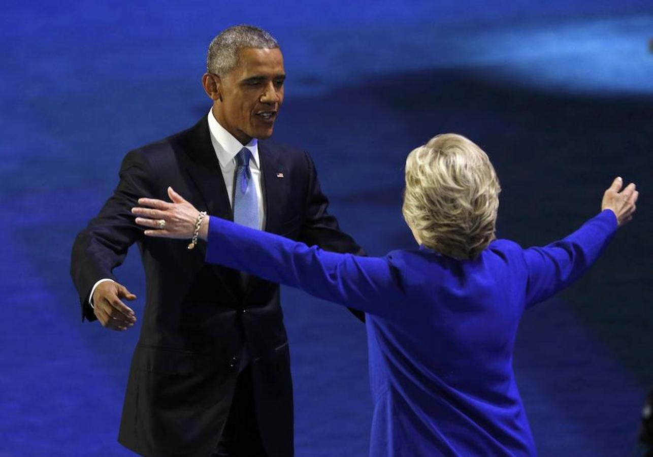 Las imágenes de la tercera jornada de la Convención Nacional del Partido Demócrata. Obama y Hillary se han fundido en un abrazo