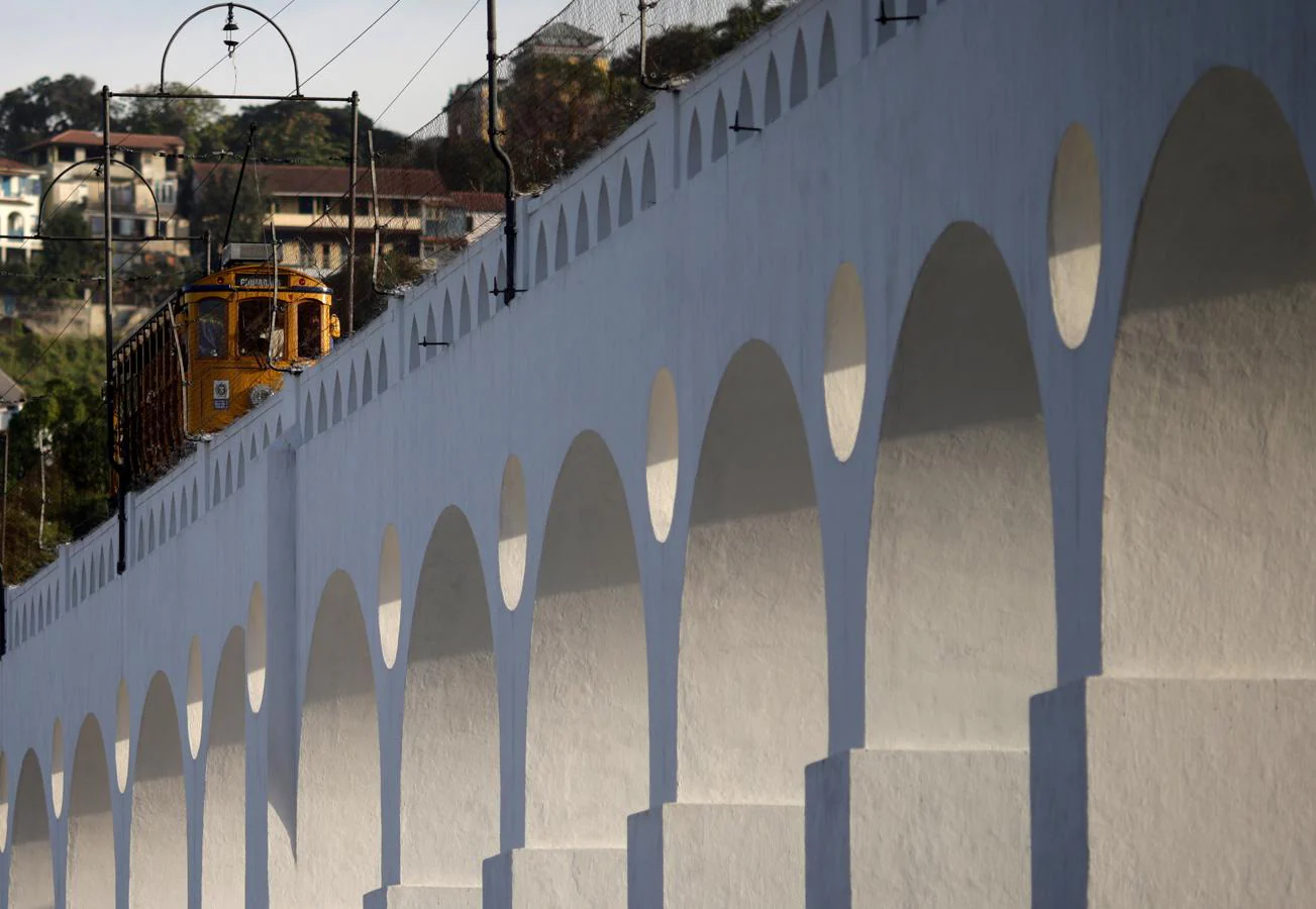 Arquitectura colonial. Arcos da Lapa, un acueducto procedente de la era colonial, en Río de Janeiro
