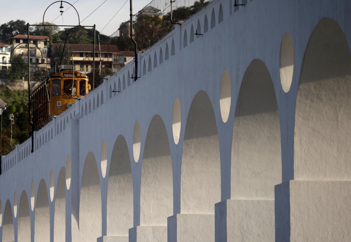 Arquitectura colonial. Arcos da Lapa, un acueducto procedente de la era colonial, en Río de Janeiro