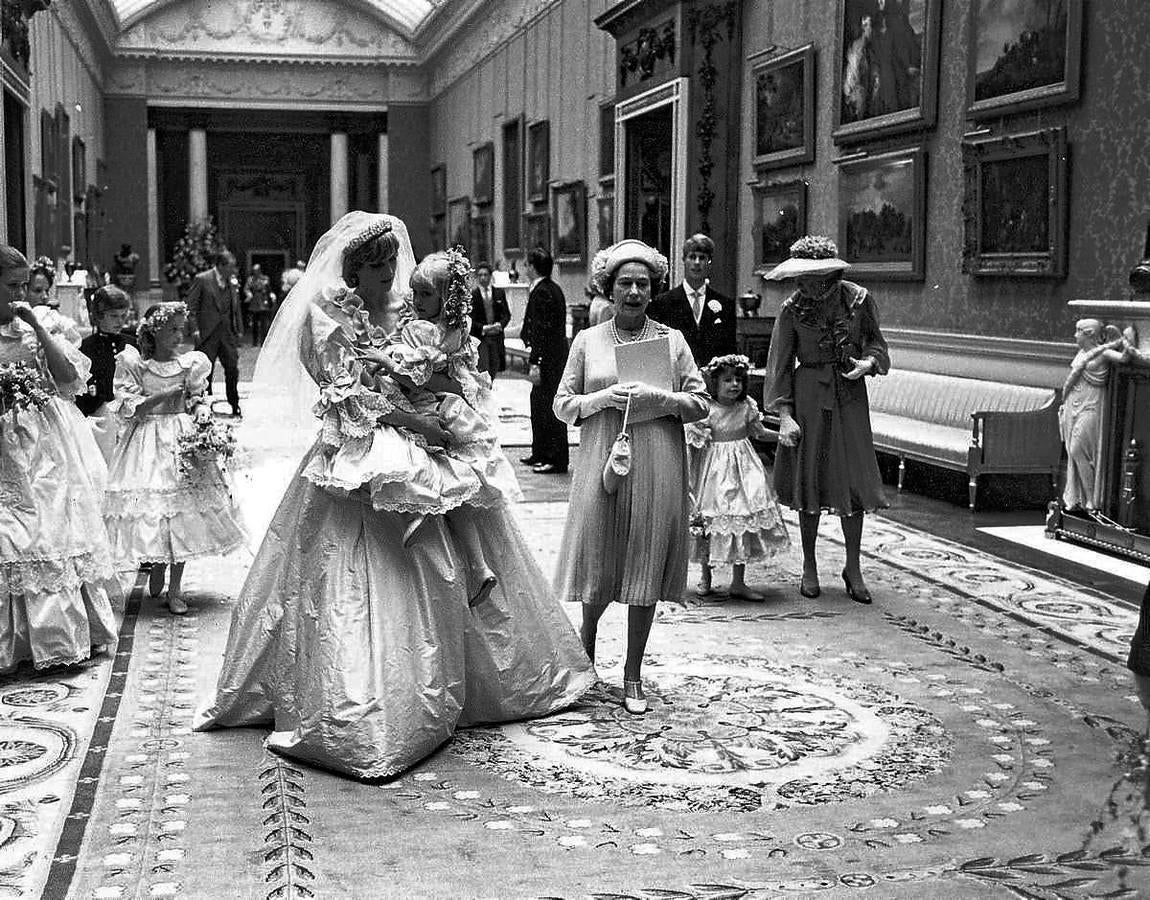 3500 personas acudieron a las puertas de la catedral de Saint Paul. 