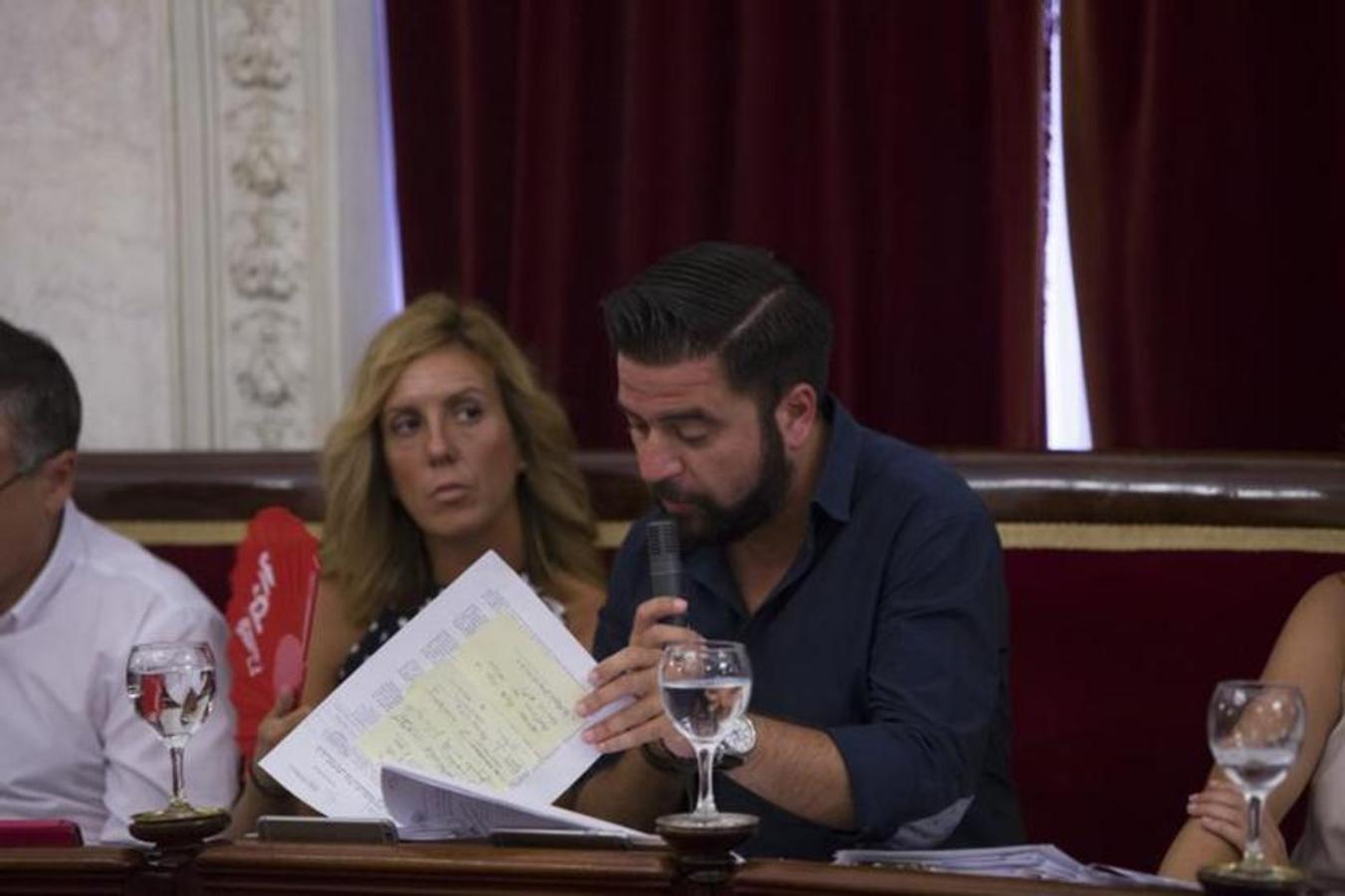 Así ha sido el Pleno en el Ayuntamiento de Cádiz