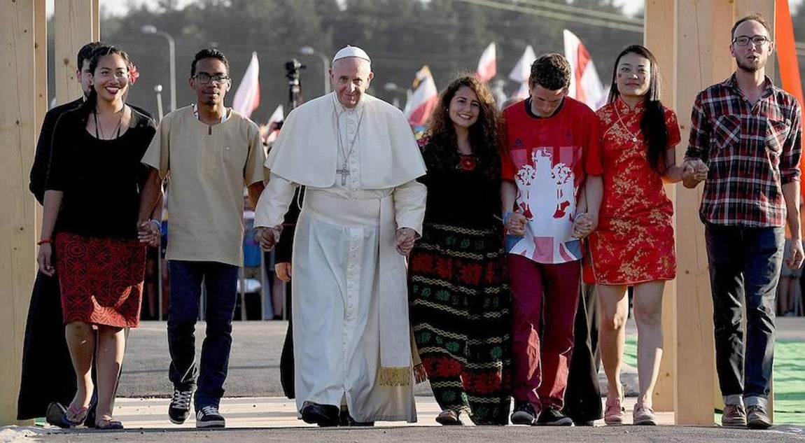 El Papa Francisco se reúne con los jóvenes para celebrar la vigilia en el campo de la Misericordia de Cracovia. 