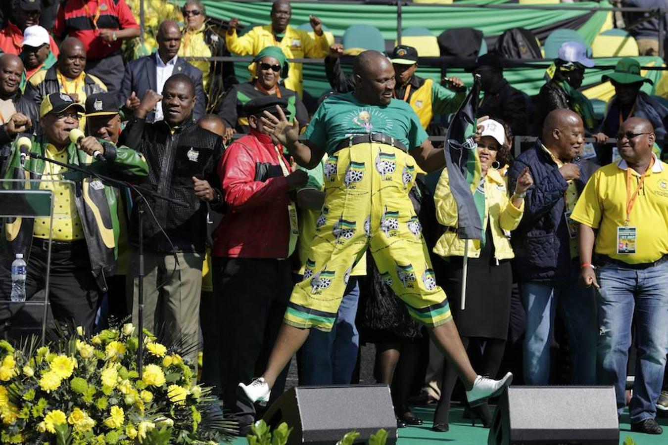 El gobernante Congreso Nacional Africano se ha volcado en la campaña para salvar a Jacob Zuma, golpeado por varios escándalos de corrupción. En la imagen, un mitin en San Petersburgo. 
