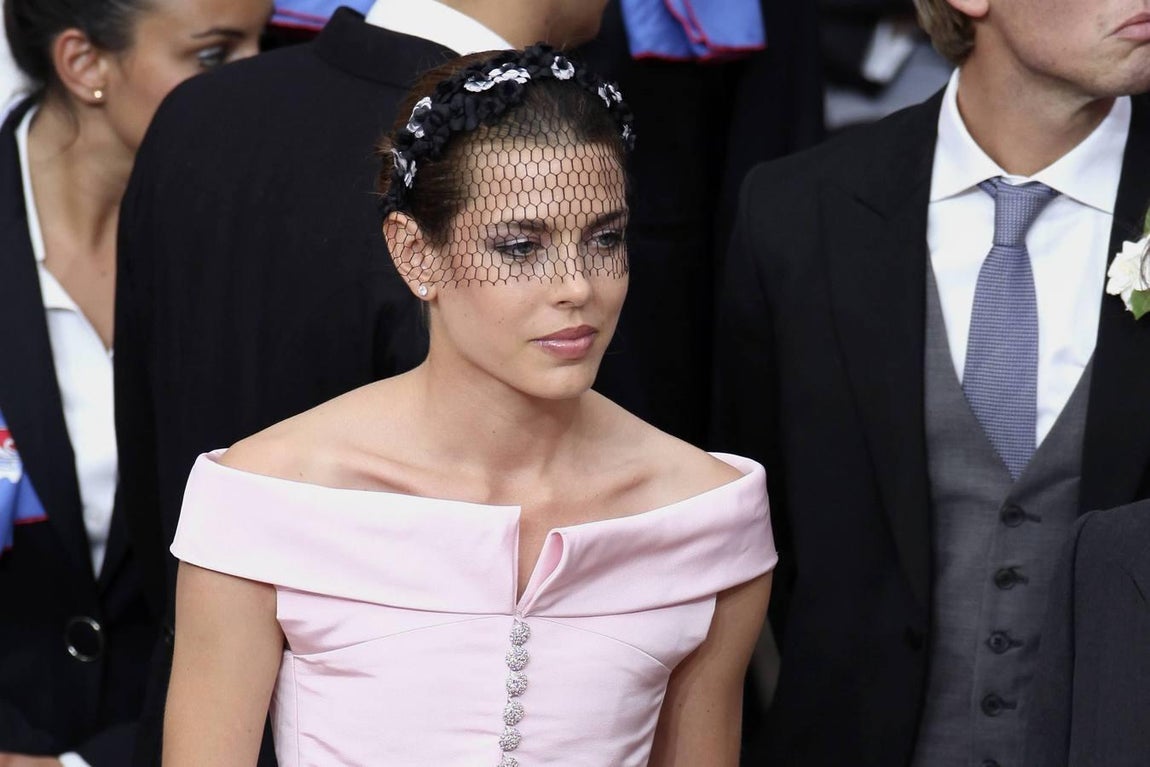 Carlota ha lucido trajes de Karl Lagerfeld. El diseñador, amigo de su madre, la ha comparado con Brigitte Bardot. 