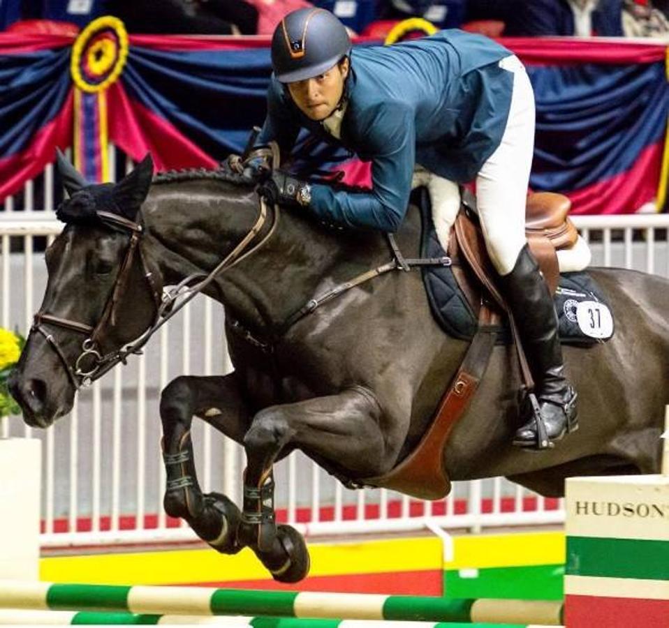 Daniel Bluman (26 años). Jinete de equitación colombiano. 