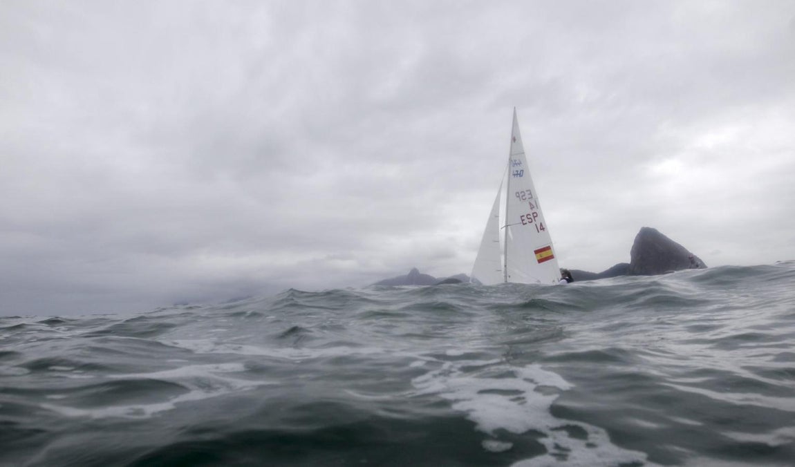 En la bahía Guanabara. Las españolas Barbara Cornudella y Sara Lopez Ravetllat han practicado también el recorrido de la carrera en la bahía de Guanabara, Río de Janeiro