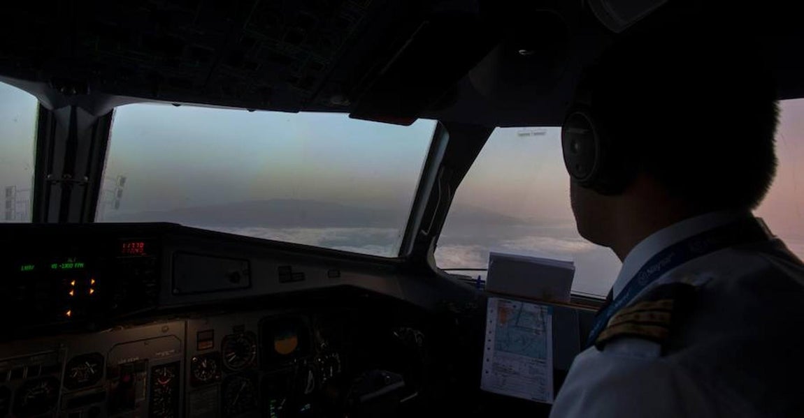 La Guardia Civil continúa en las labores reservadas a las Fuerzas y Cuerpos de Seguridad en el incendio forestal que todavía no ha sido extinguido. 