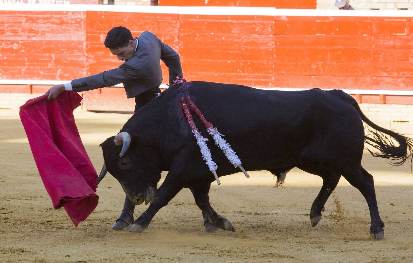 Se trata de una clase práctica en la que se han recogido fondos para la campaña de salvación del Recreativo de Huelva.