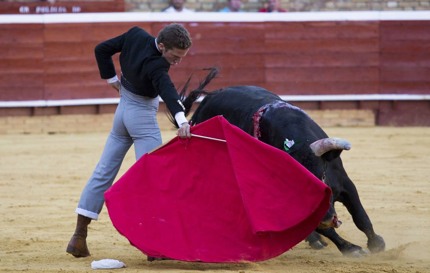 Se trata de una clase práctica en la que se han recogido fondos para la campaña de salvación del Recreativo de Huelva.