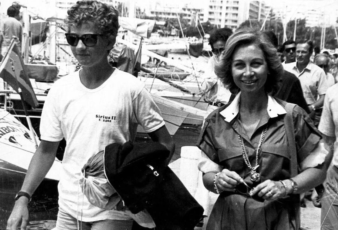 En 1984, fue el debut de Don Felipe en la Copa del Rey. «Hijo ponte crema y ten mucho cuidado», le dijo la Reina a Don Felipe antes de que se embarcara en el Sirius II. 