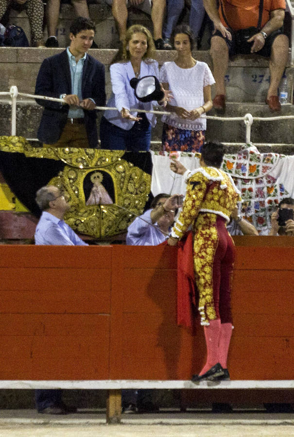 Las mejores imágenes de la ¿última? corrida de toros en Palma de Mallorca. Manzanares dedicó uno de sus toros a la Infanta Elena