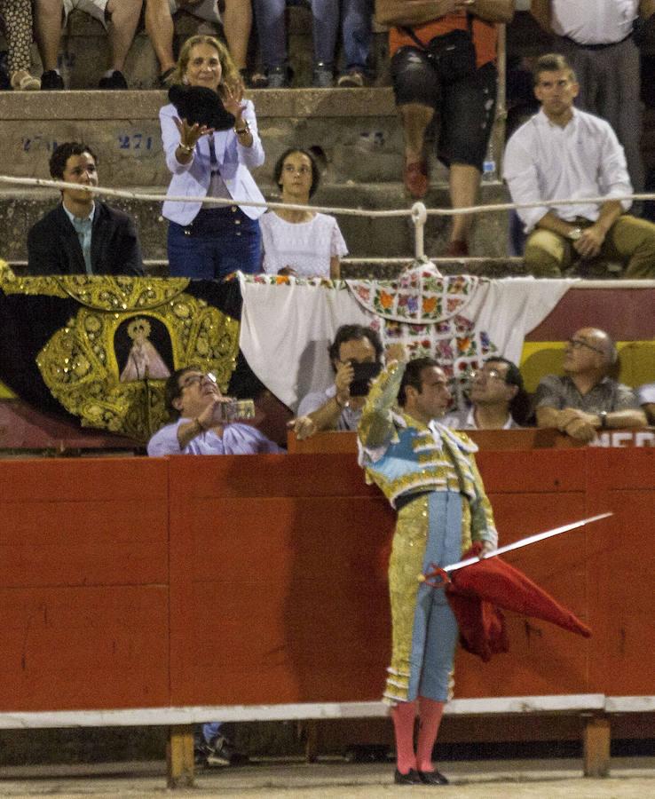 Las mejores imágenes de la ¿última? corrida de toros en Palma de Mallorca. Enrique Ponce también brindó uno de sus astados a la Infanta