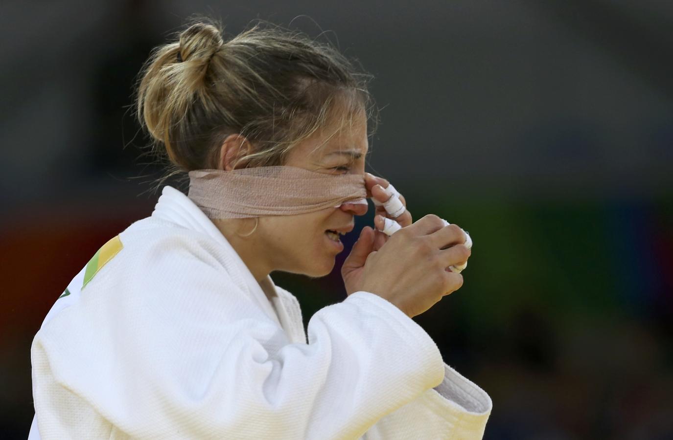 Con el rostro y el orgullo destrozados. La judoca Laura Gómez fue eliminada por la campeona del mundo Andreea Chitu tras lesionarse en su primer encuentro